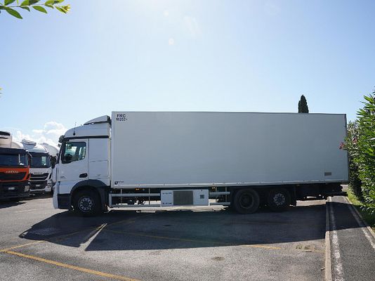 Vehicle image 4 / 15